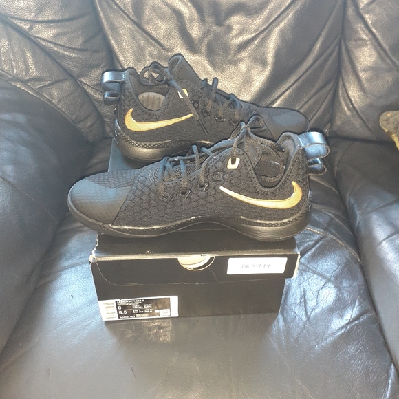 Nike Lebron Witness III Shoes Size 8 - Picture 3 of 5